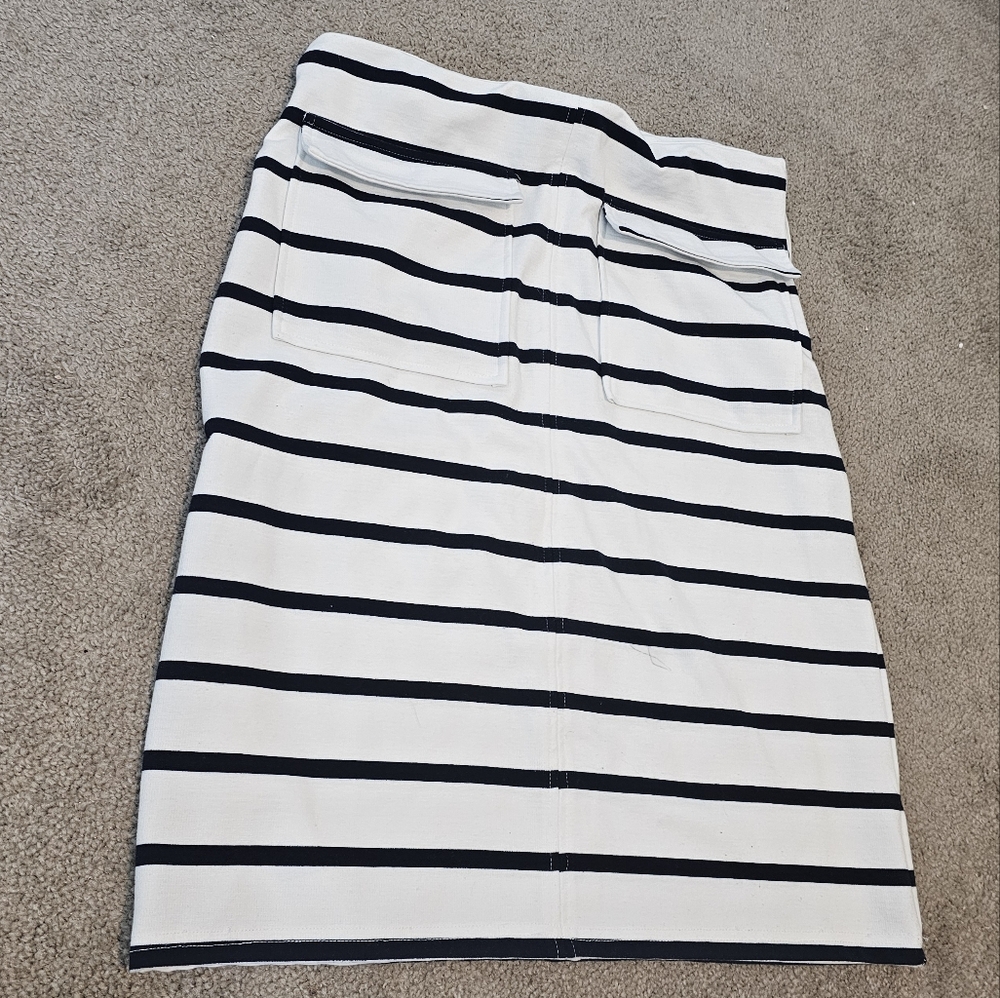Black and White Knee-Length Pencil Skirt for Work